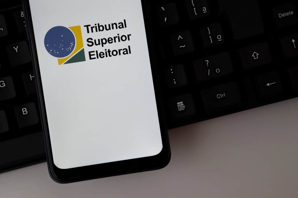 Quem seguir? X é questionado por recomendar candidatos mesmo após atualizar filtro
