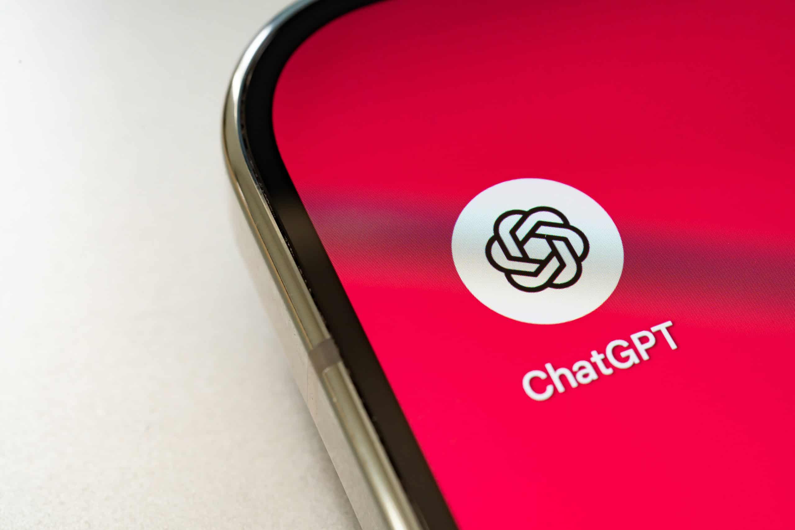 ChatGPT caiu? Chatbot da OpenAI começa o dia instável