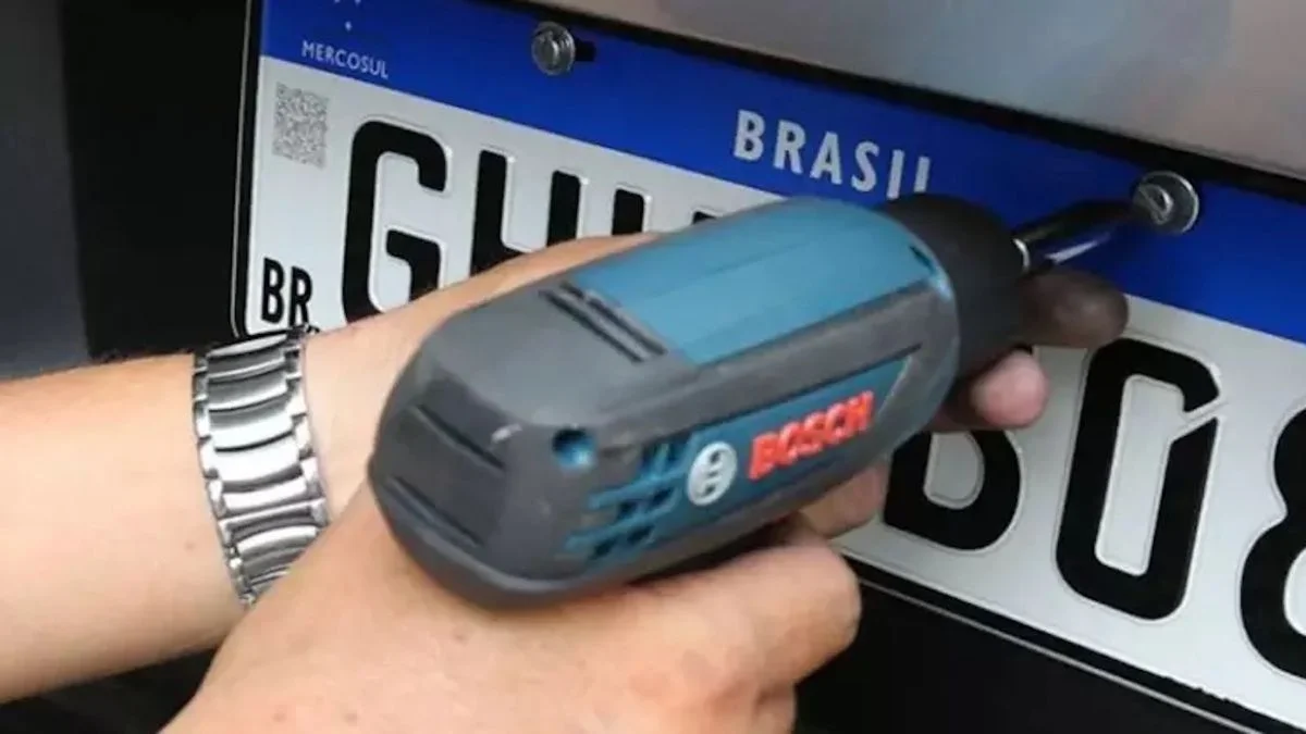 Qual o preço para trocar a placa cinza do carro pela padrão Mercosul?
