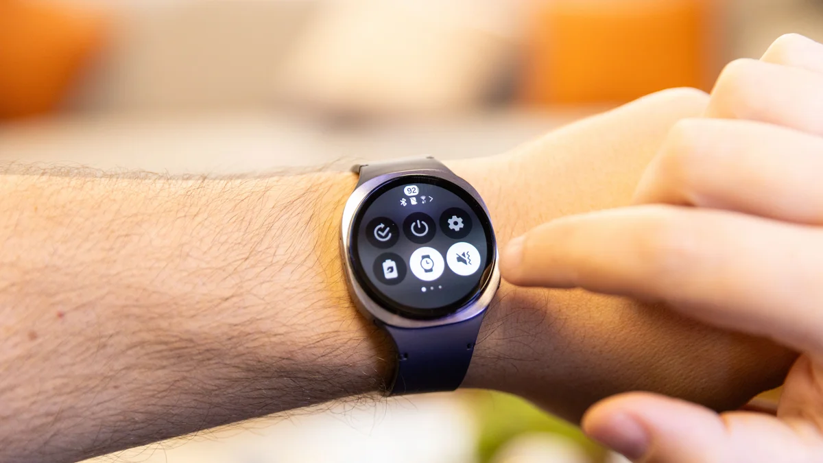 Samsung Galaxy Watch 8 bate menor preço histórico por R$ 1.259 no Pix
