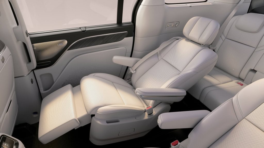 Leapmotor apresenta D99, minivan de luxo