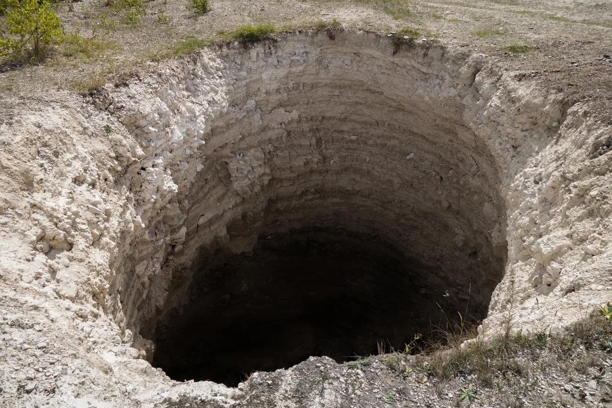 O buraco mais fundo da Terra não tem fundo?