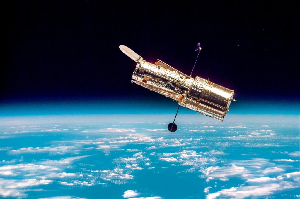 Telescópio Hubble captura imagem de galáxia irregular tênue