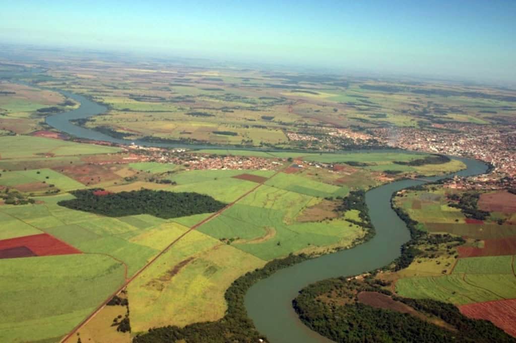 10 cidades, 40 sítios arqueológicos e cachoeiras gigantes em um lugar onde o chão brilha à noite