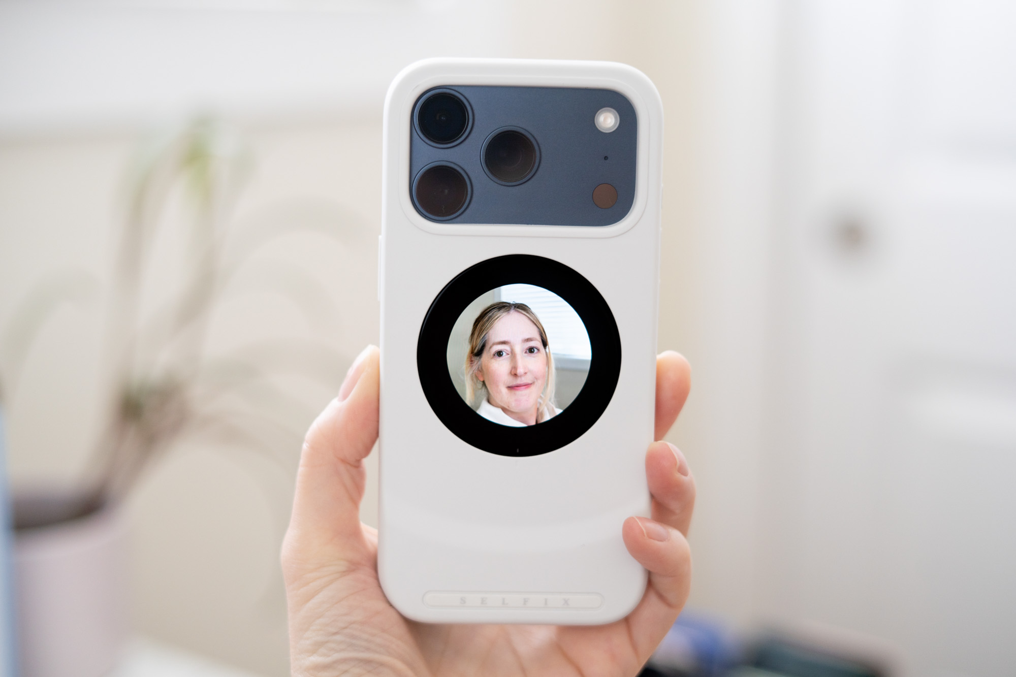 I wish this selfie phone case was better for selfies