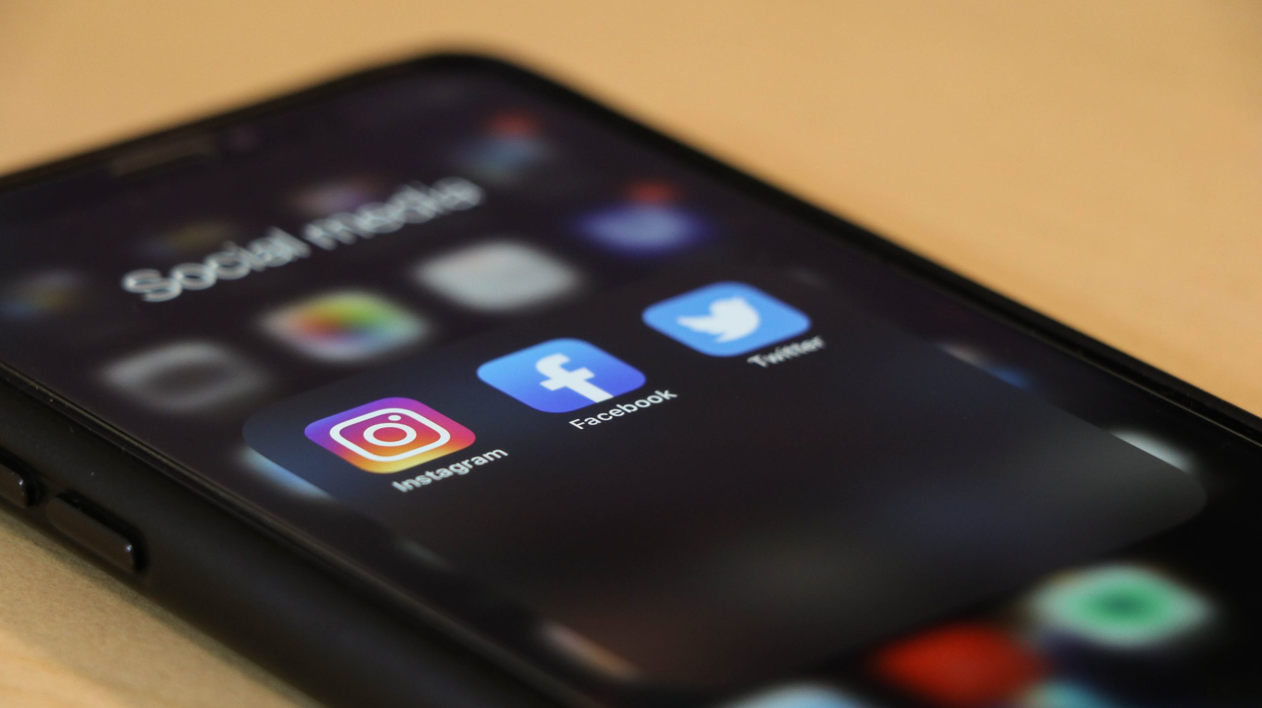 Governo altera regras para big techs e redes sociais; veja o que muda