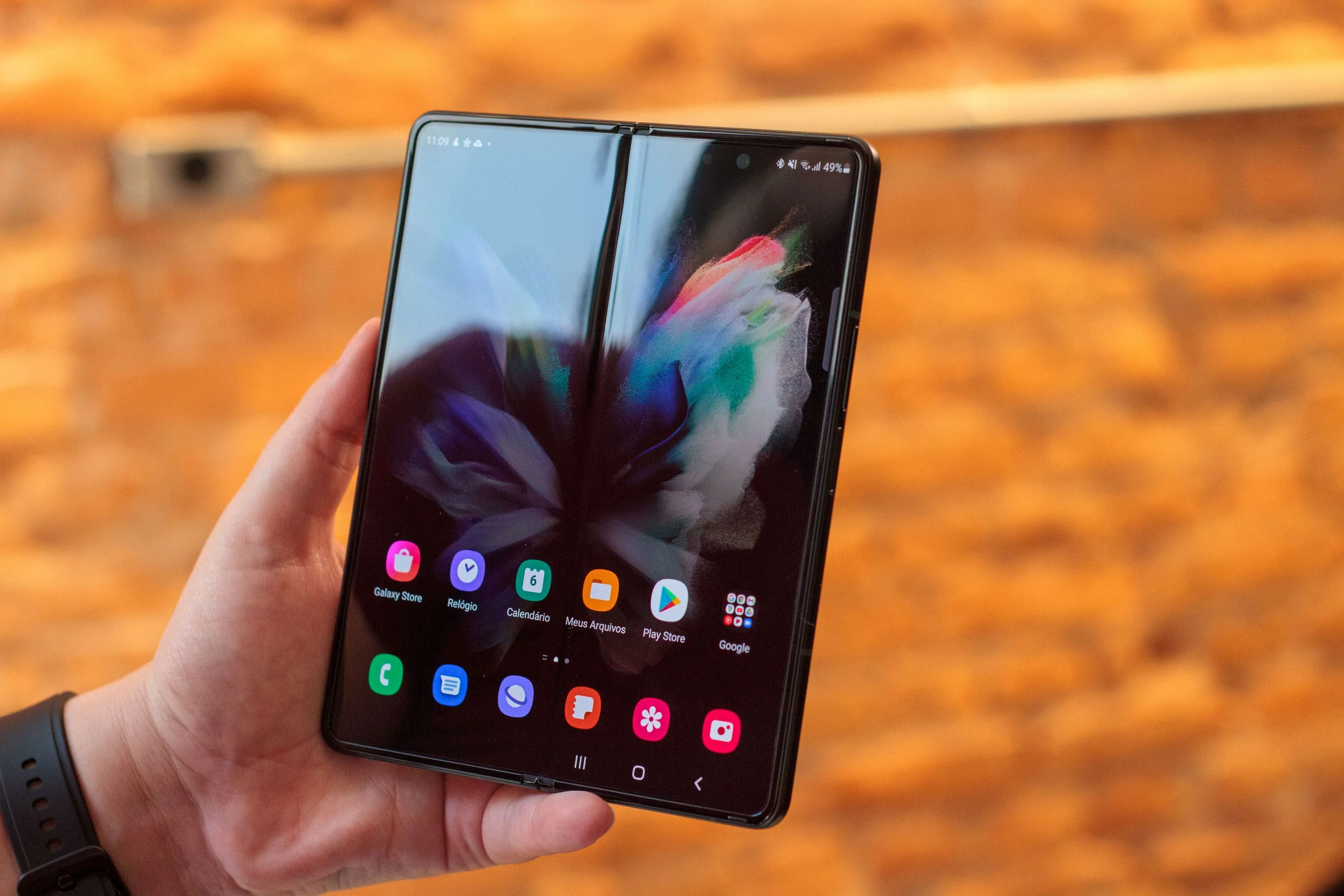 Samsung encerra suporte a dois celulares dobráveis populares
