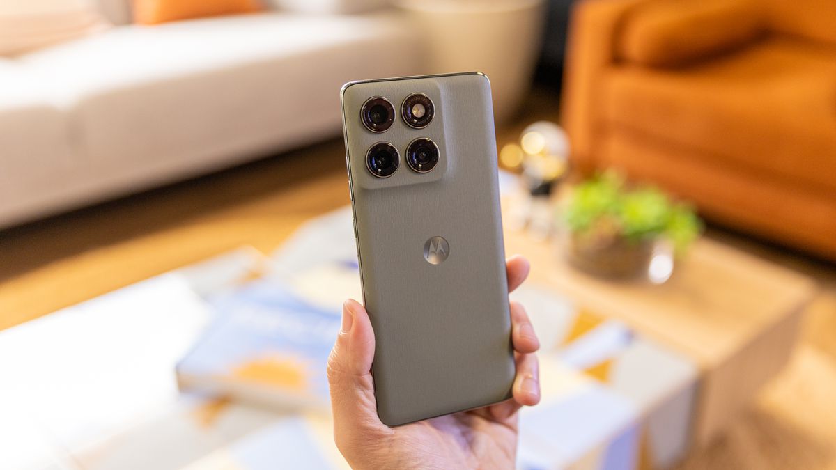 Magalu faz queima de Motorola Edge 60 Pro; celular com bateria de 6.000 mAh