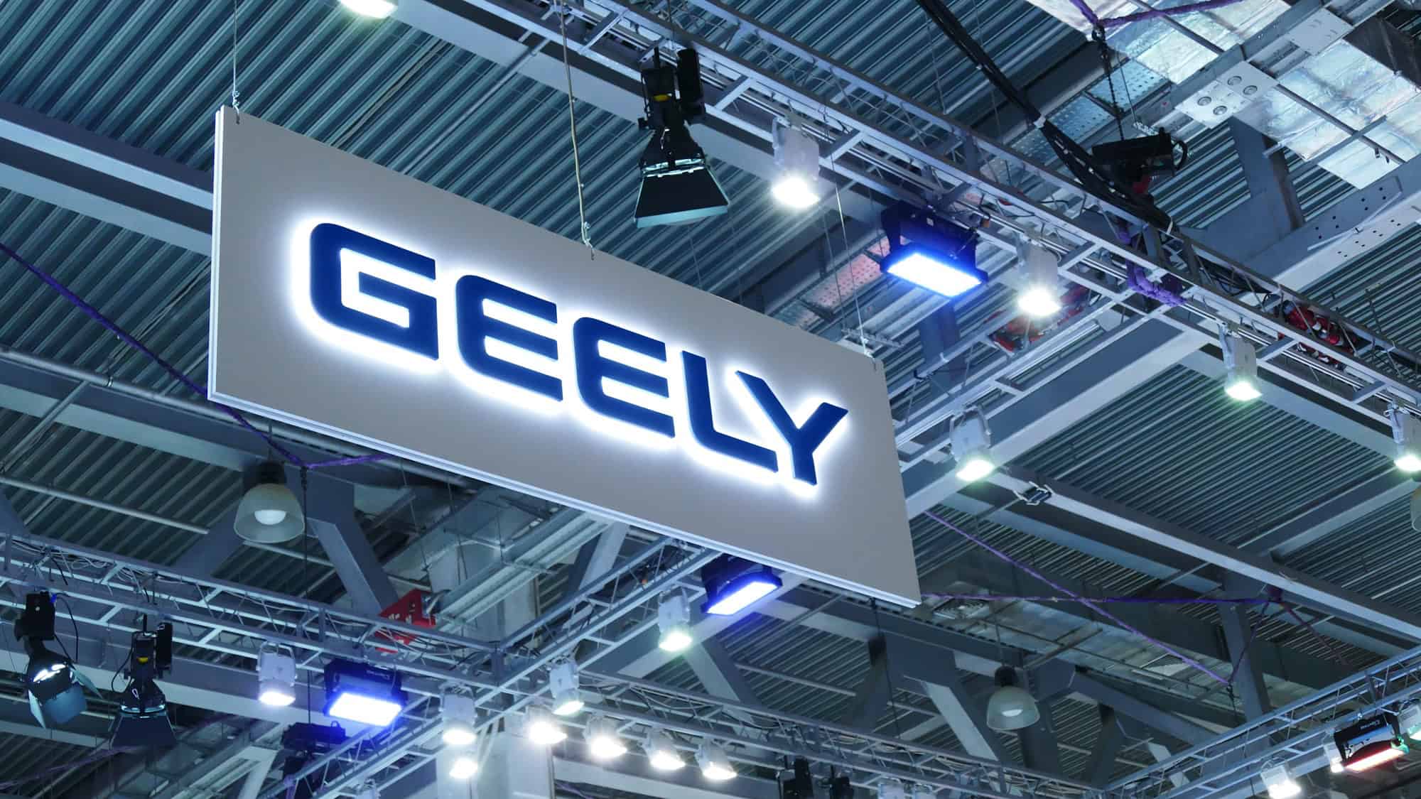 Geely apresenta motor inteligente que promete revolucionar EVs