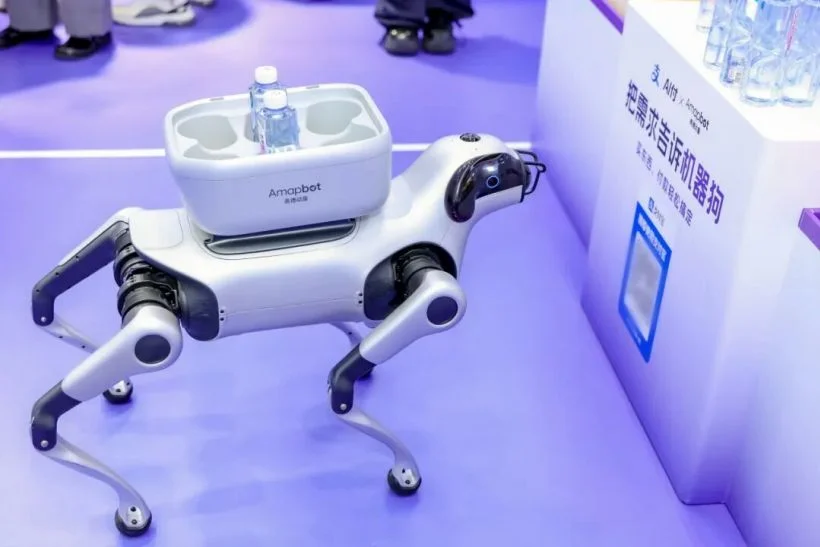 China revela cachorro robô que vai ao mercado e faz compras por você
