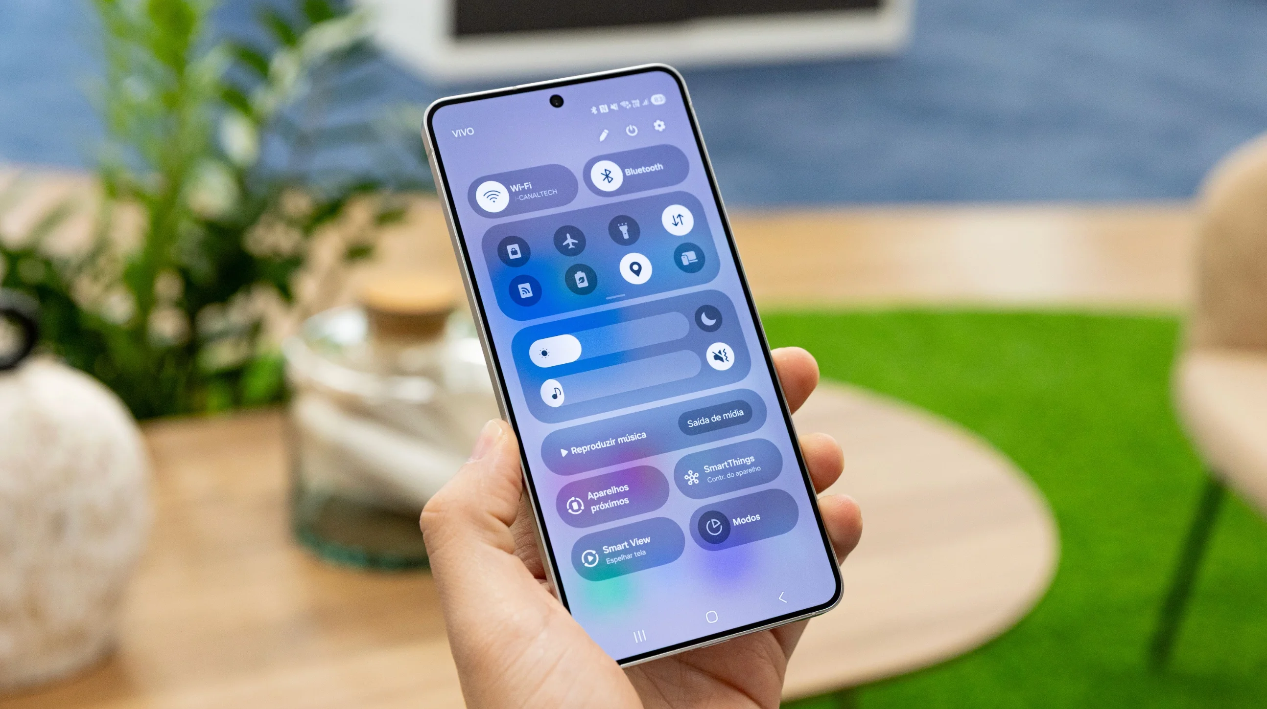 Celular Samsung top ultra fino com 512 GB aparece com preço no chão