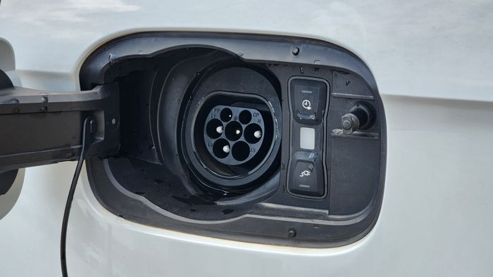 Carro híbrido polui menos? Emissões podem não ser como você imagina, diz estudo