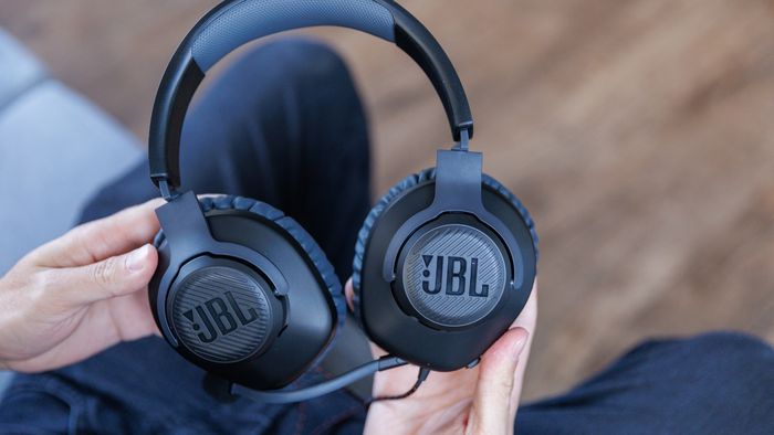 Headset JBL Quantum 100M2 está em promoção no Mercado Livre; gamer mais vendido