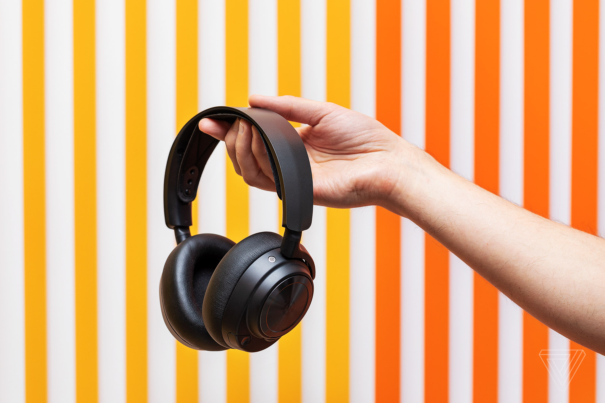 SteelSeries’ feature-packed Nova Pro Wireless headset is $80 off