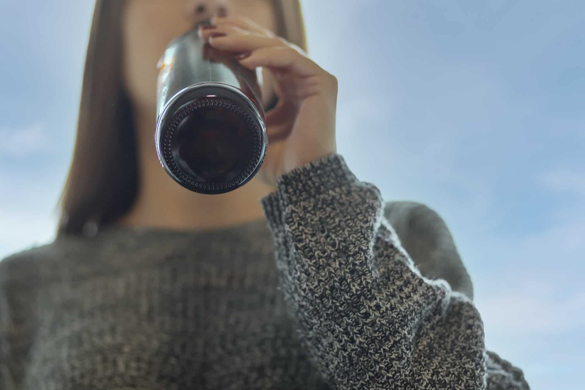 Apps de delivery verificam a idade para vender bebidas? Testamos cinco plataformas