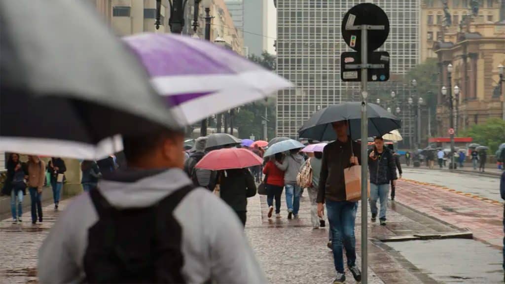 Vai chover e fazer frio no feriado de Corpus Christi? Confira a previsão do tempo