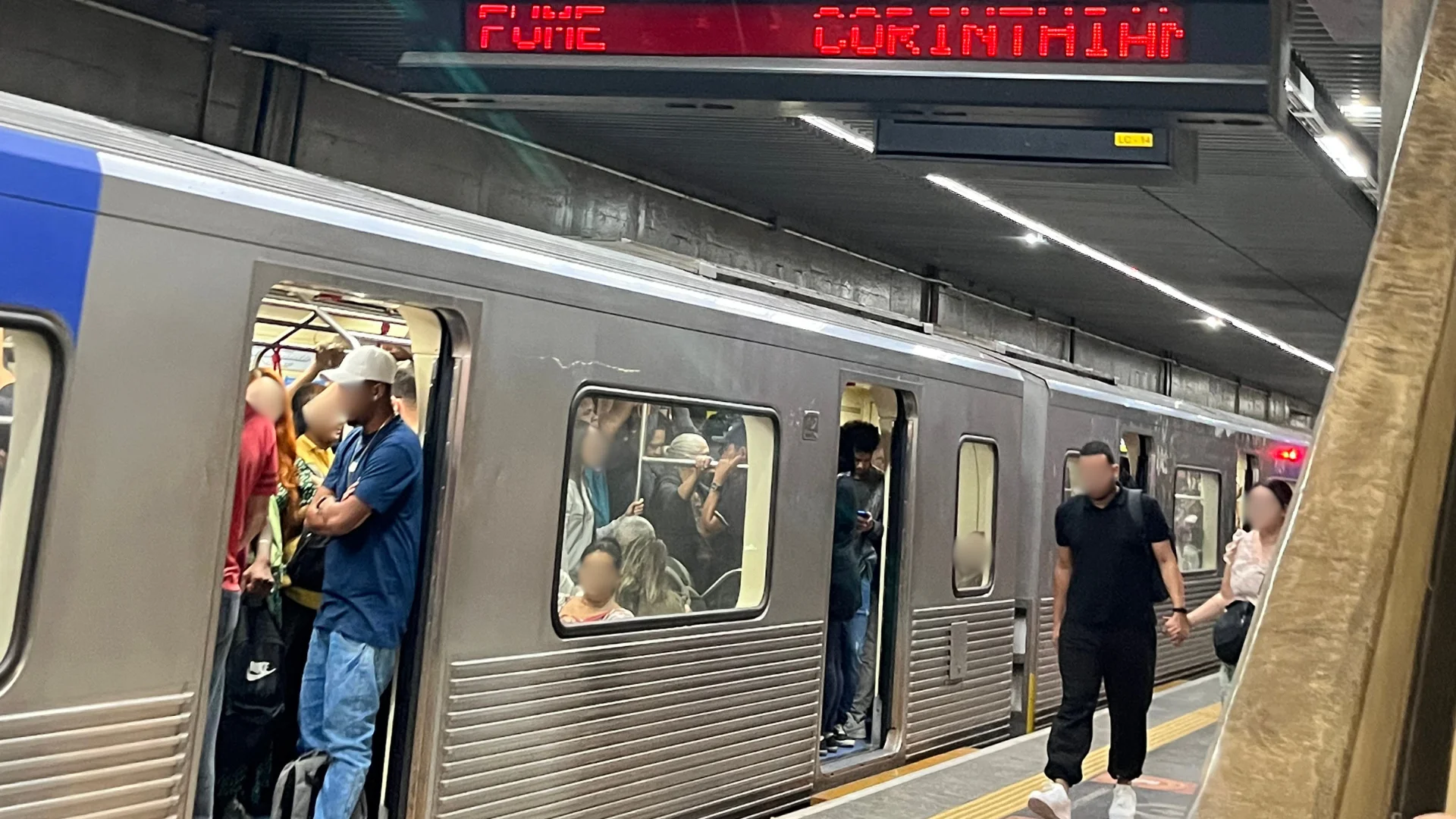 Metrô de SP terá pagamento por aproximação em todas as catracas; veja quando começa