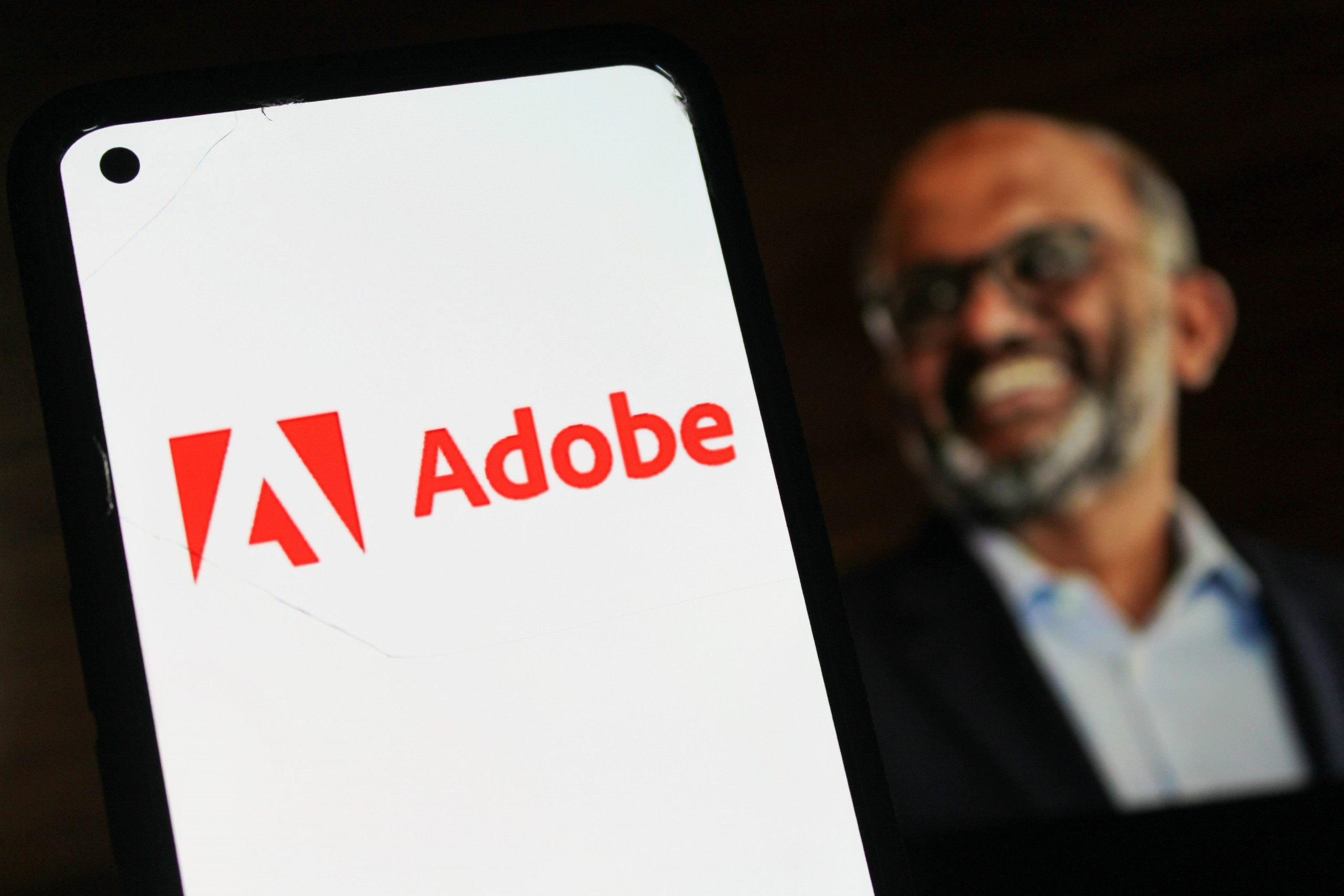 CEO da Adobe anuncia saída após 18 anos e ações desabam