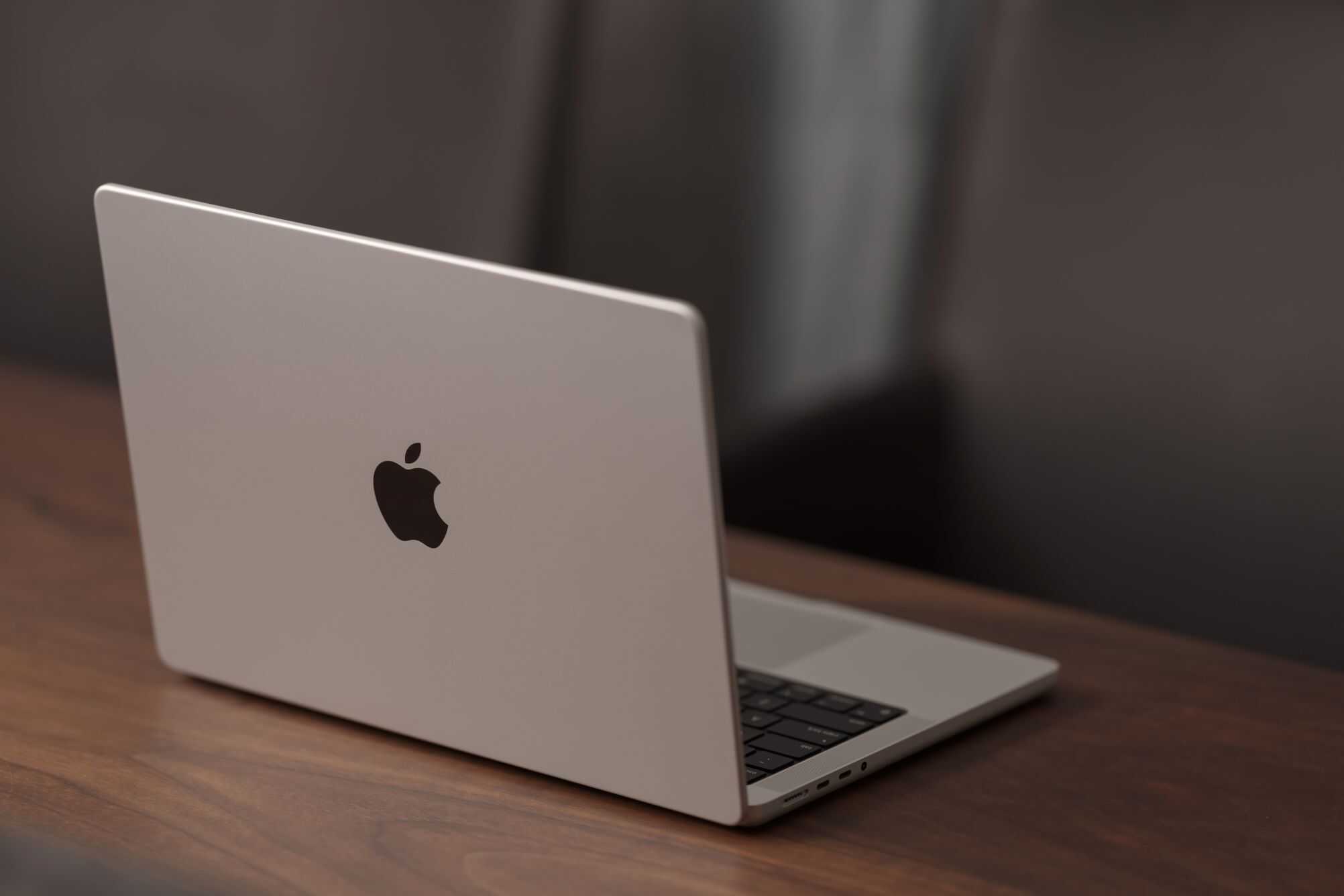 Primeiro MacBook touchscreen terá OLED, processador M5 e Dynamic Island