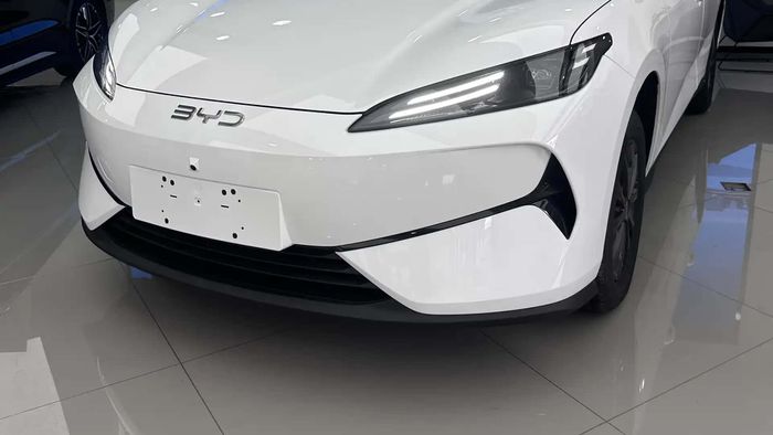 Nova bateria Blade da BYD promete recarga quase completa em 12 minutos