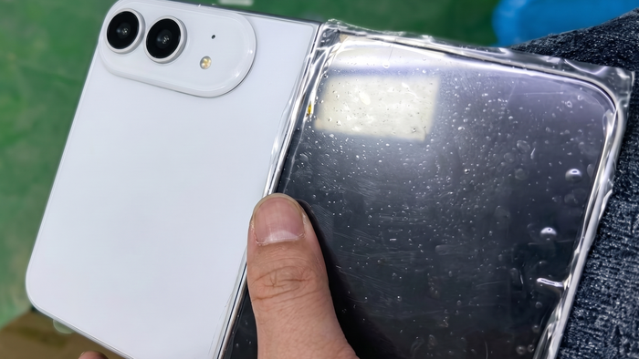 Protótipo do iPhone Fold surge na cor branca em novo vazamento