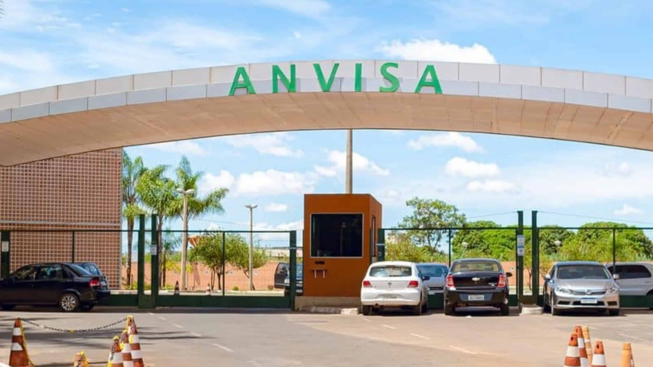 Anvisa proíbe lote de água mineral Crystal após bactéria ser encontrada