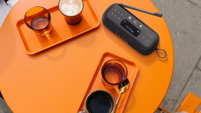 JBL lança rádio FM portátil no Brasil; veja tudo que ele faz