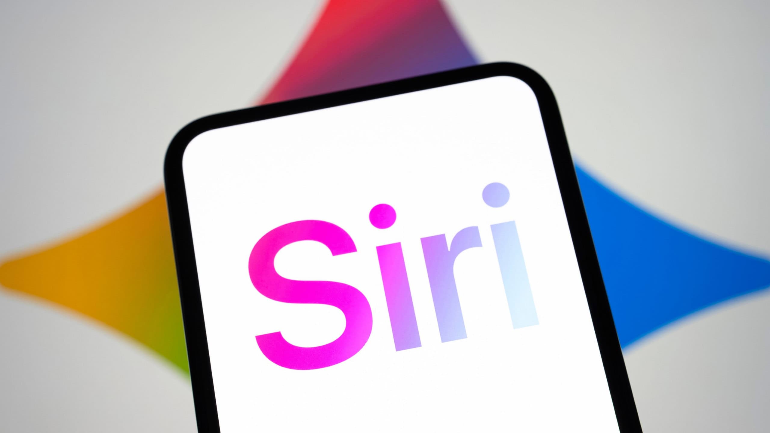 Apple desenvolve novo aplicativo da Siri para competir diretamente com ChatGPT