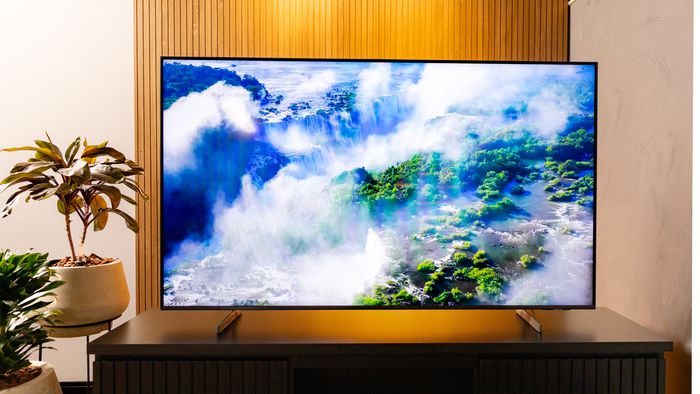 Combo de cinema da Samsung: TV QLED 55" e soundbar por R$ 3 mil