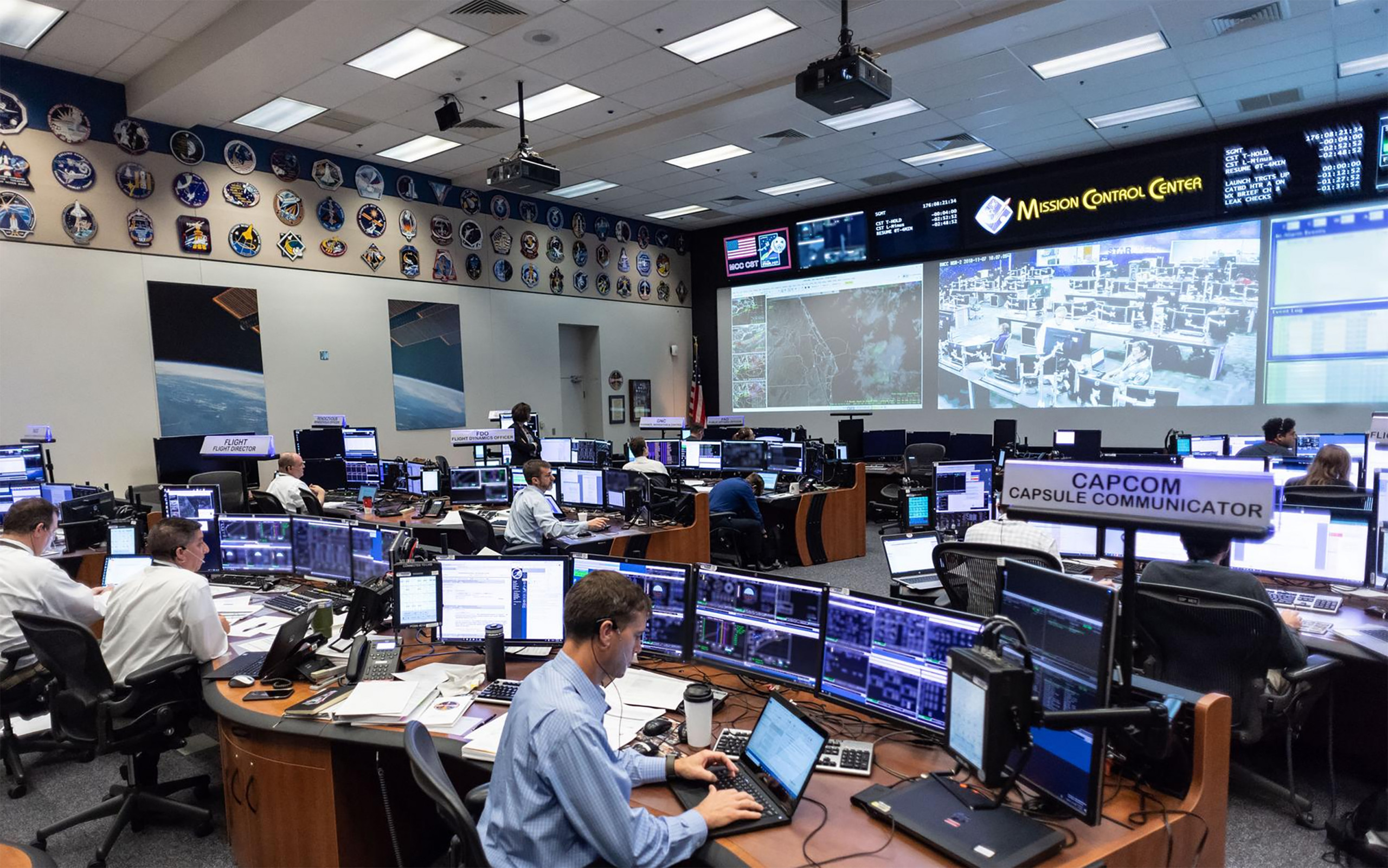 Houston: conheça o cérebro da NASA que guia a missão Artemis 2