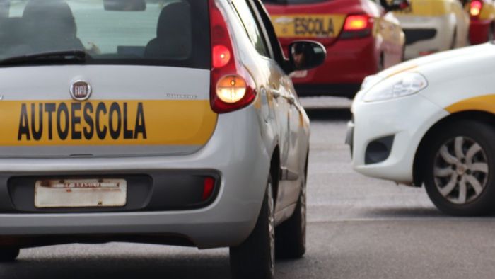 Posso fazer a prova da CNH em carro automático? O que muda na prática?