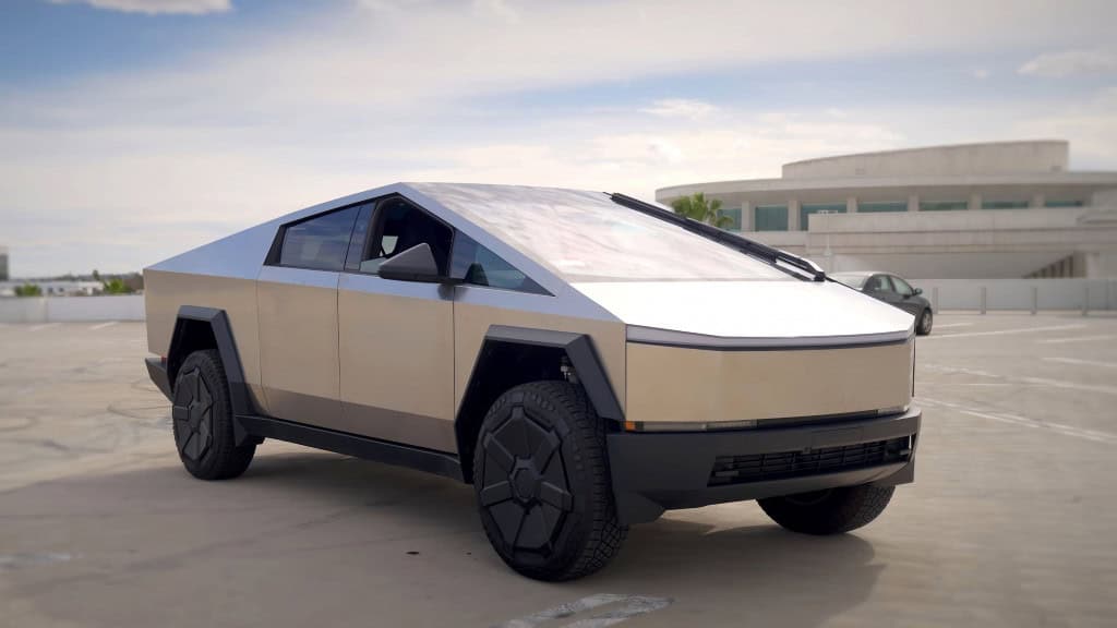 Incêndios no Cybertruck: mortes, processos e portas que não abrem