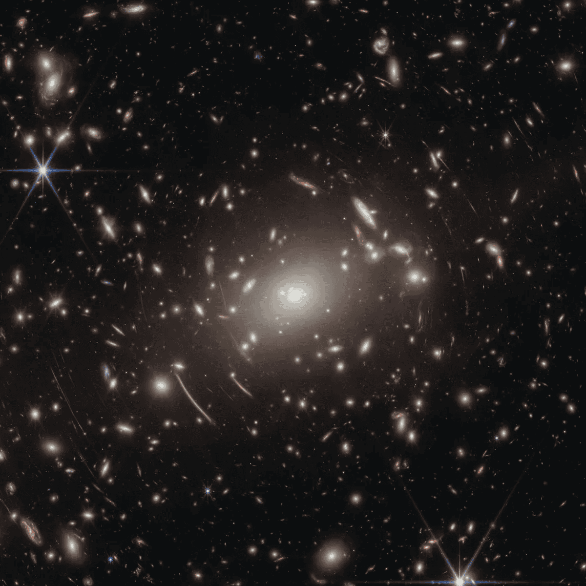 Microlentes gravitacionais: como a astronomia observa o invisível