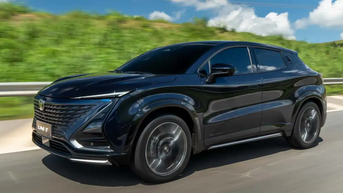 Marcas chinesas agora focam em carros a combustão. O que mudou?