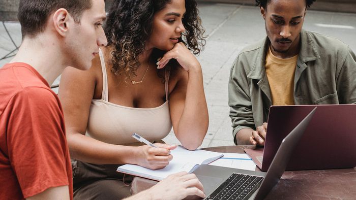 Magalu oferece 5 mil bolsas gratuitas para curso de back-end com Python