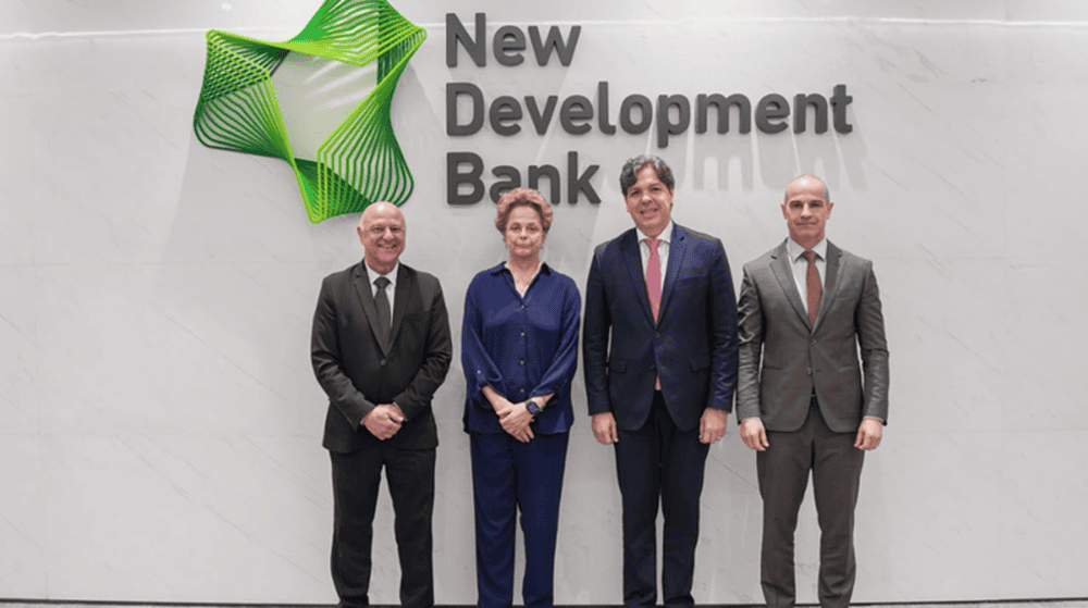 Governo discute TV 3.0 e Correios com Banco dos Brics na China