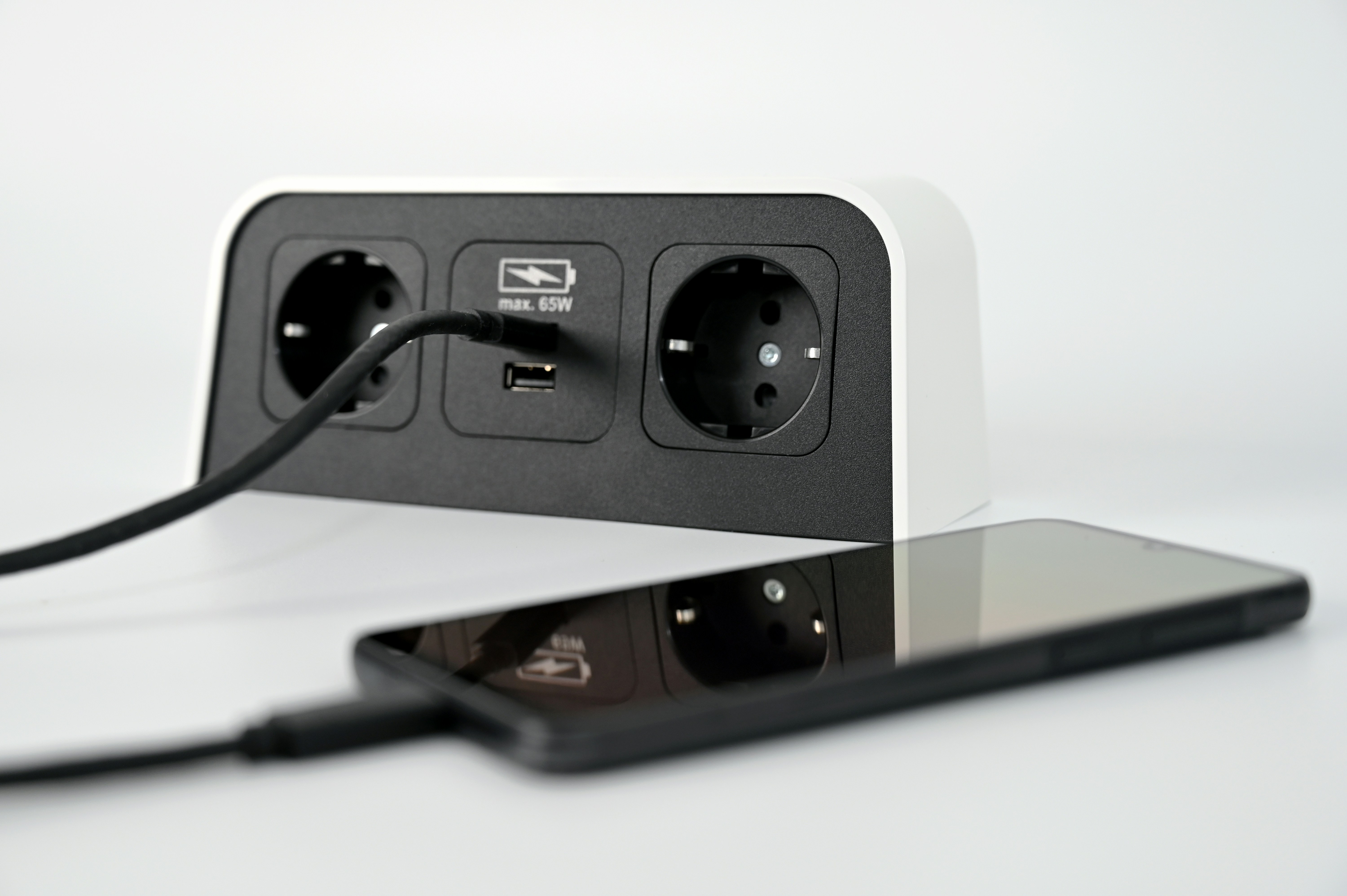 O que é juice jacking? Saiba como funciona a ameaça que usa portas USB