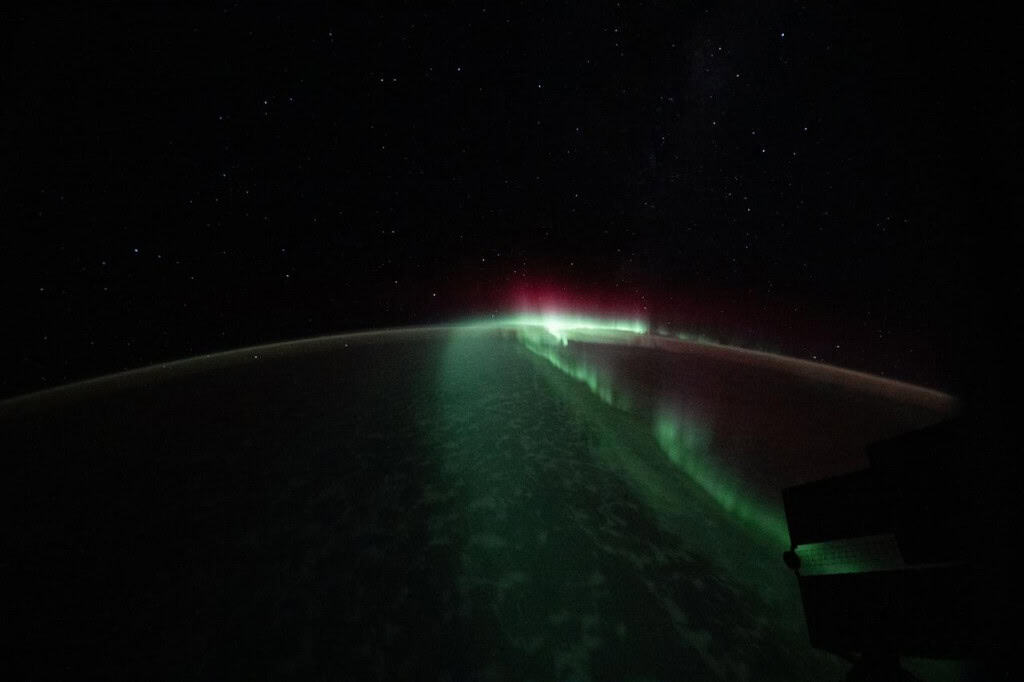 Astronauta no espaço fotografa aurora espetacular na Terra