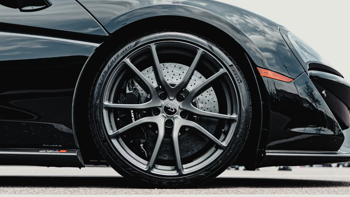 Tecnologia transforma pneus em "sensores" capazes de antecipar riscos na pista