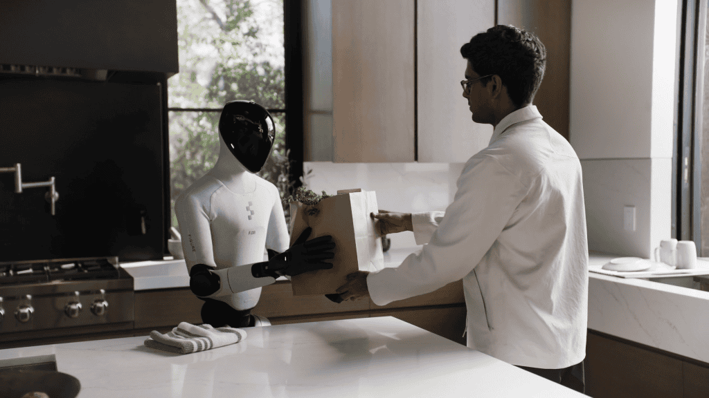 VÍDEO: Melania Trump desfila com robô humanoide na Casa Branca