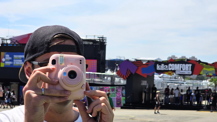 Onda retrô: câmeras digitais e ‘charmeras’ tomam conta do Lollapalooza Brasil