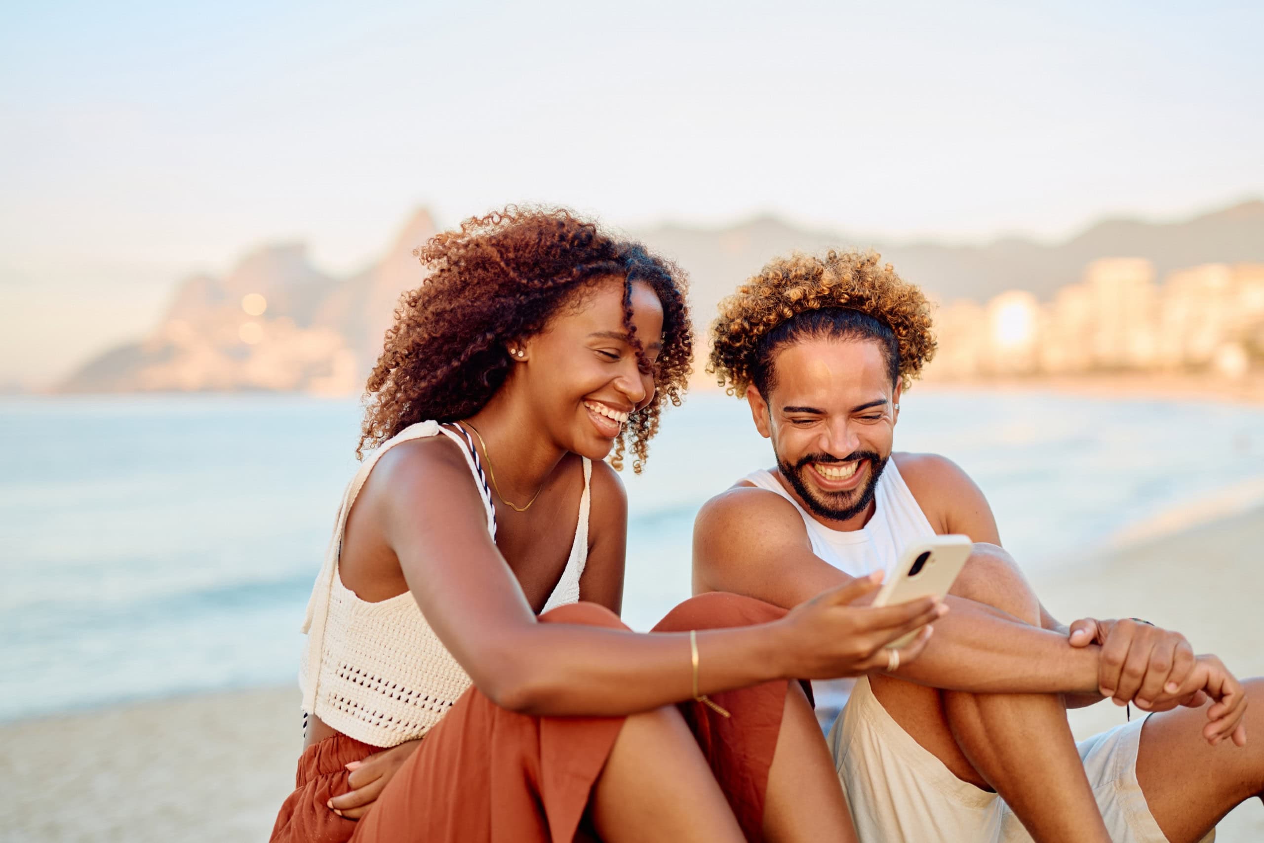 Internet supera TV e rádio como principal fonte de informação no Brasil