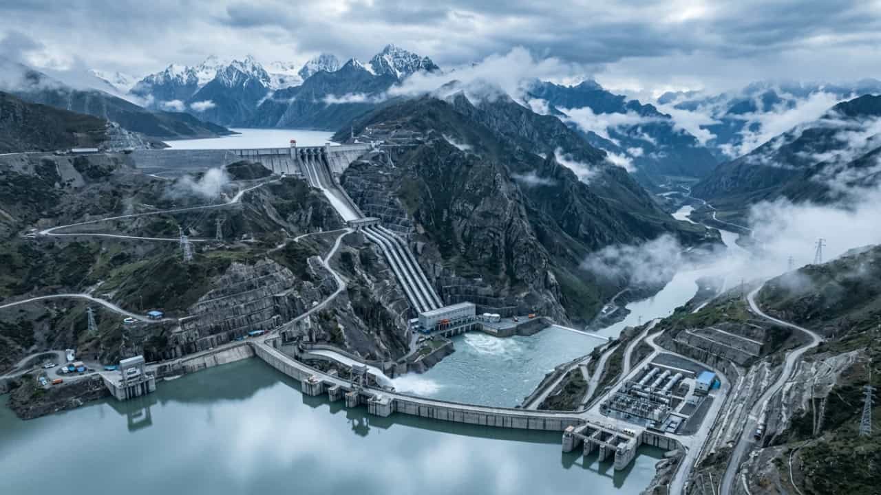 China está construindo uma bateria de água gigante no topo do mundo capaz de abastecer milhões de casas
