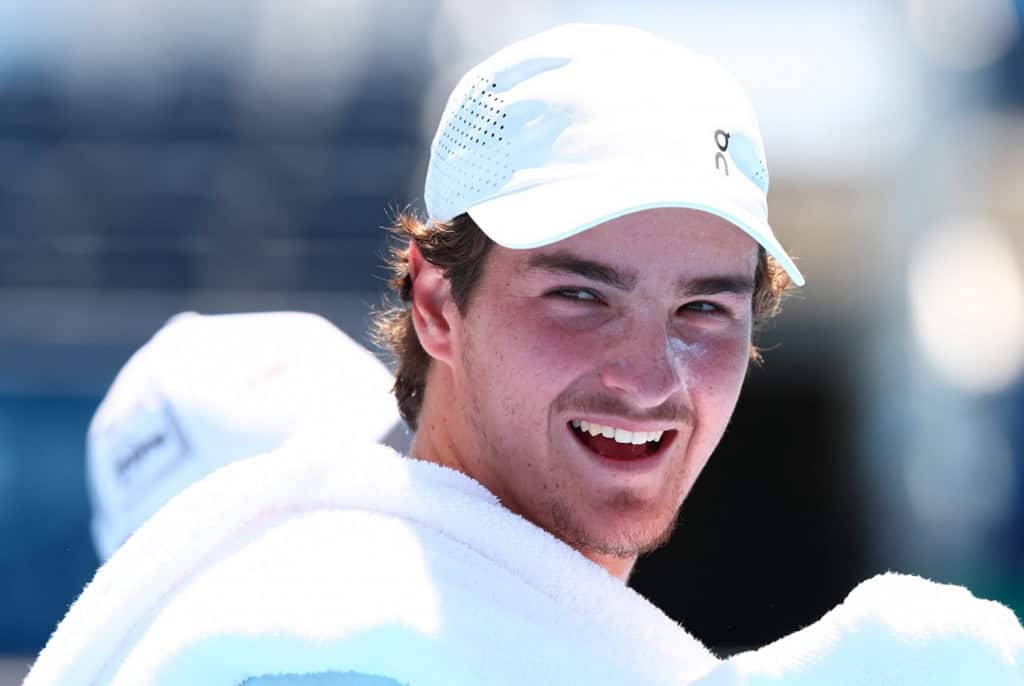 João Fonseca em Roland Garros: onde acompanhar o duelo do brasileiro contra Casper Rudd