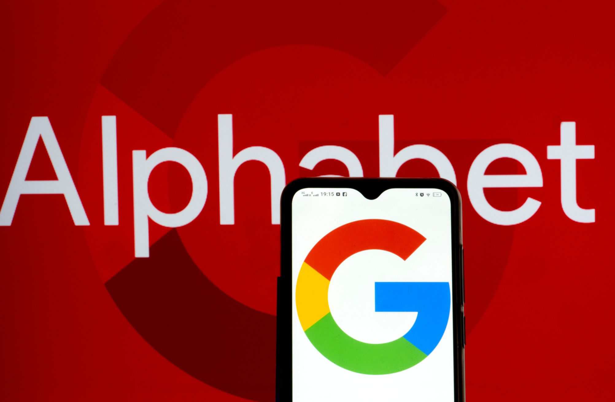 Dona do Google anuncia venda de ações para investir em IA